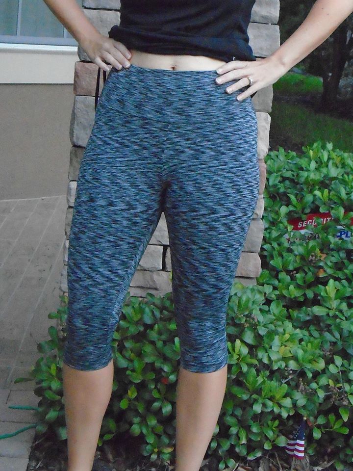 EYMM fan Heather showing off the finished rise of the regular waistband on the EYMM Get Moving Leggings.