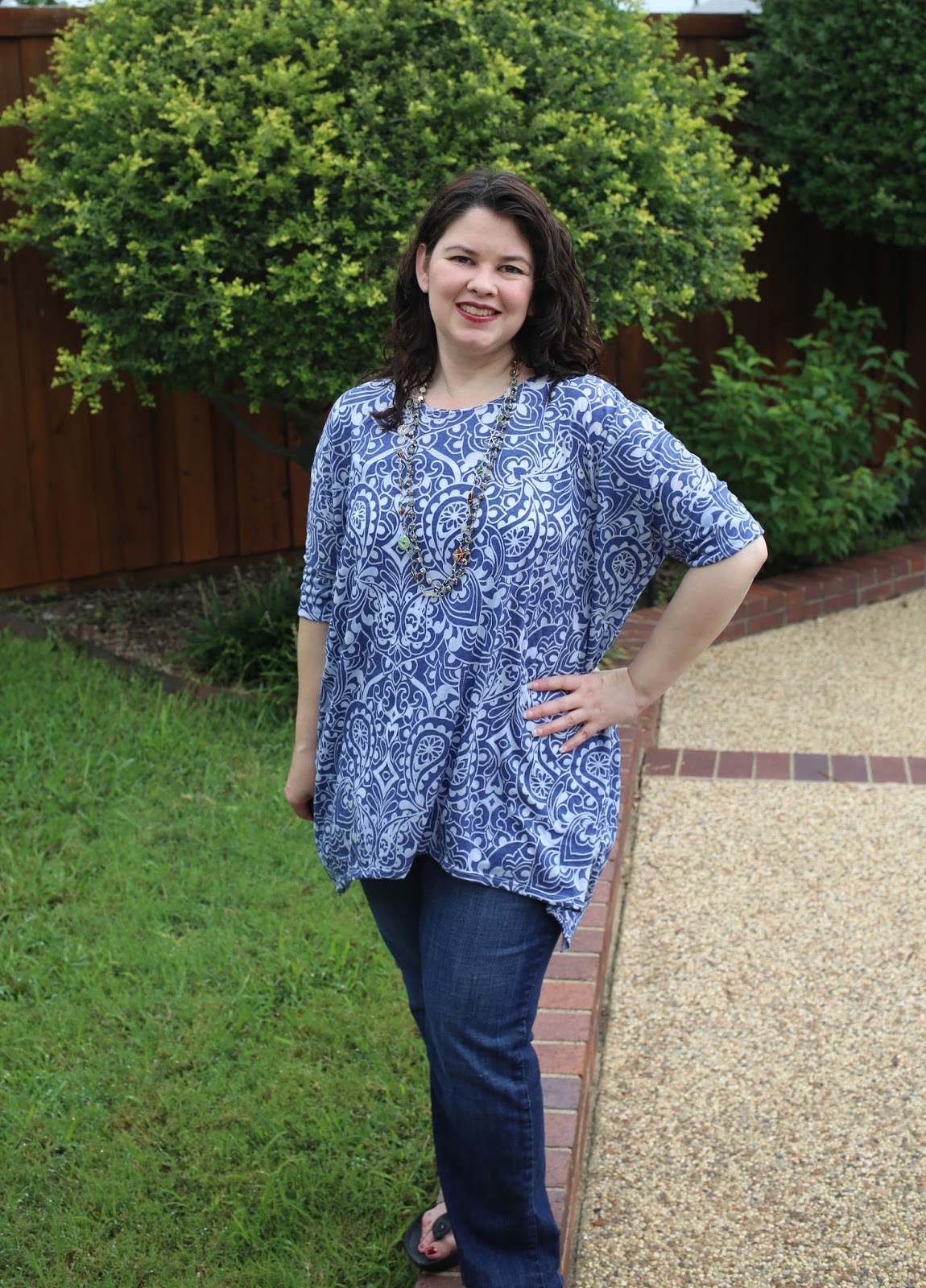 Aimee from Capture, Craft and Cook in her short sleeve side tail Piko Top. It's a little different then all the Irma's you are seeing with a similar feel. One pattern with so many options!